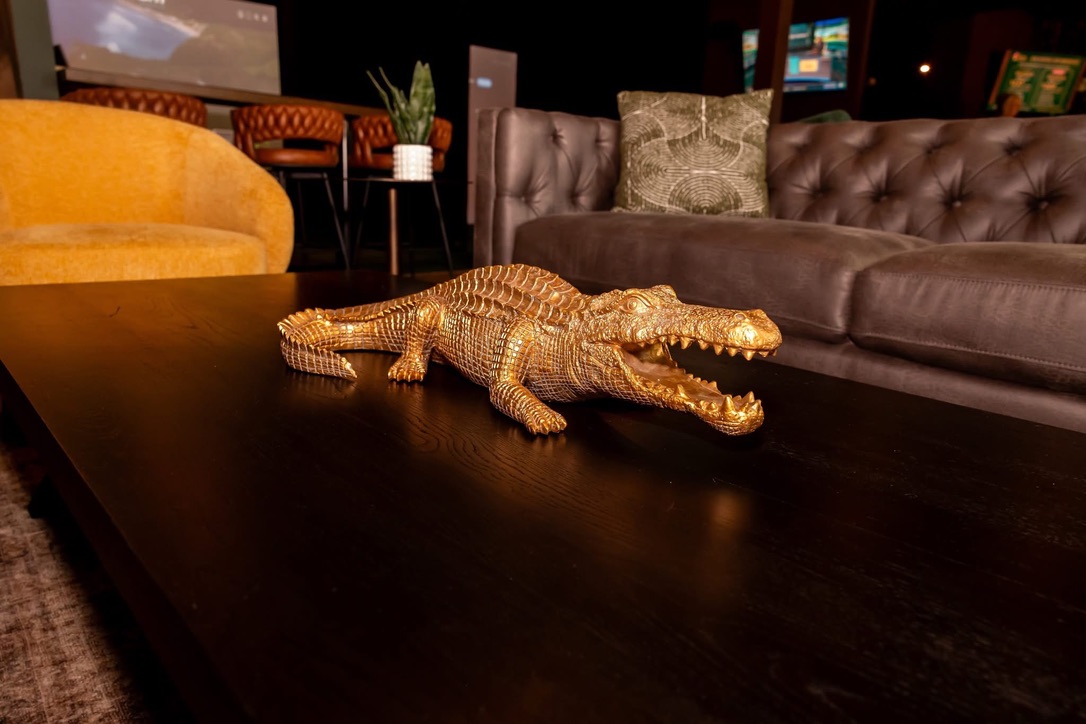 The gold crocodile